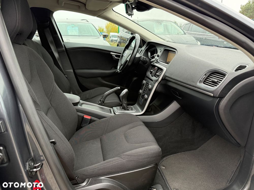 Volvo V40 - 23