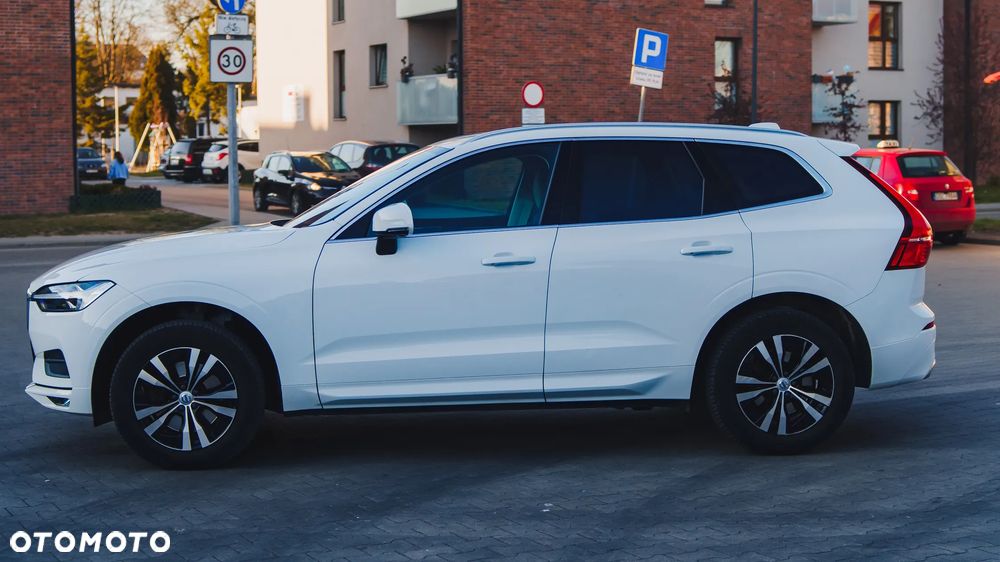 Volvo XC 60 B4 B Momentum - 9