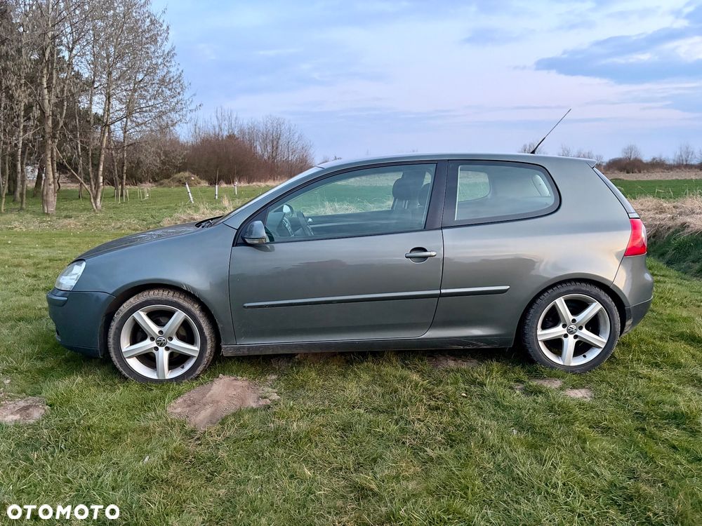 Volkswagen Golf 1.6 FSI Comfortline - 5