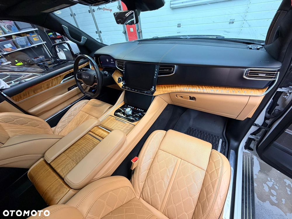 Jeep Grand Wagoneer - 13