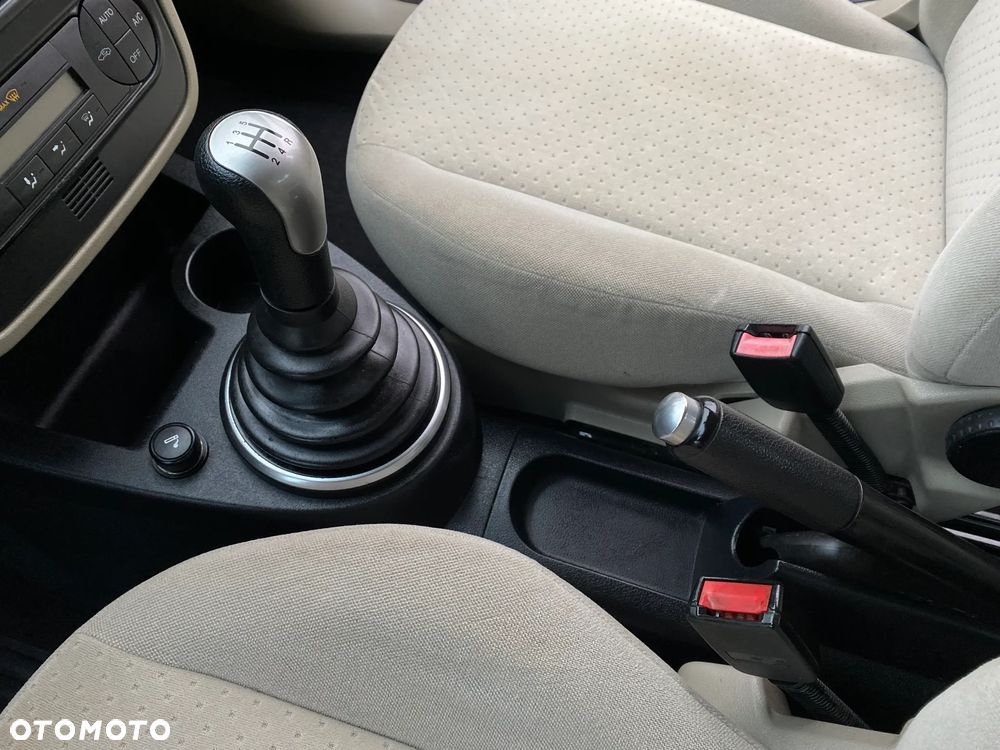 Ford Fiesta 1.4 Ghia - 28