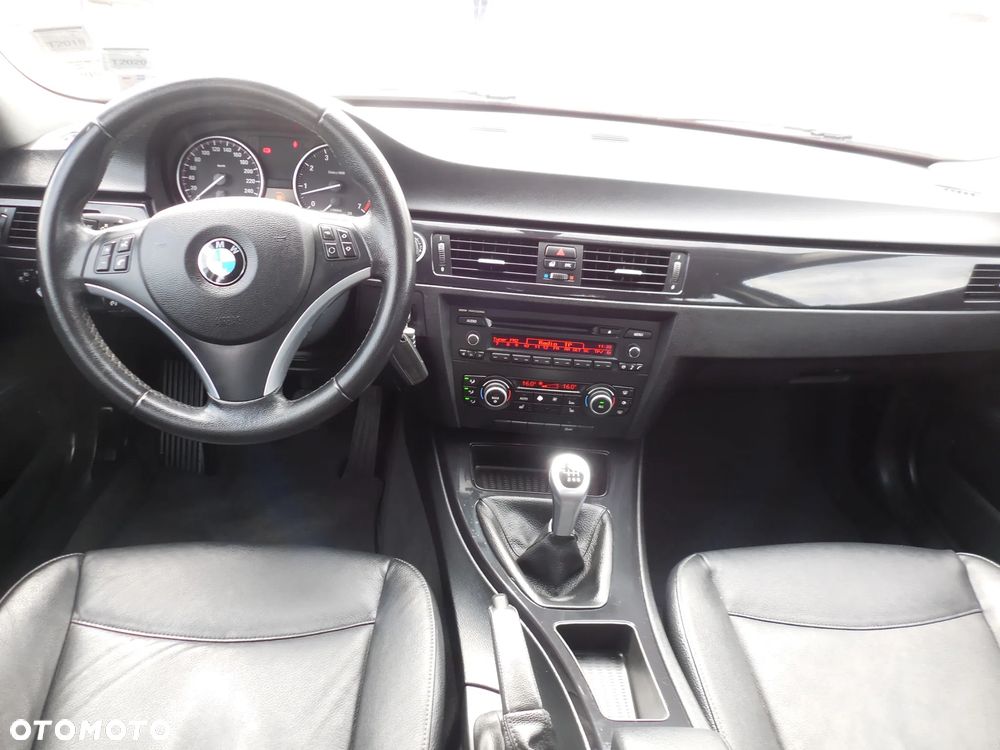 BMW Seria 3 318i Edition Exclusive - 14