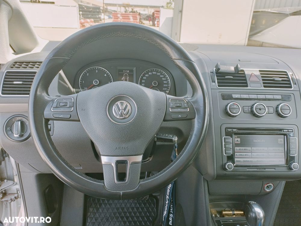 Volkswagen Touran - 11