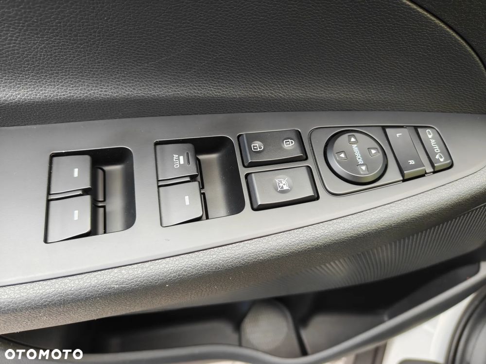 Hyundai Tucson blue 1.7 CRDi 2WD DCT Premium - 32