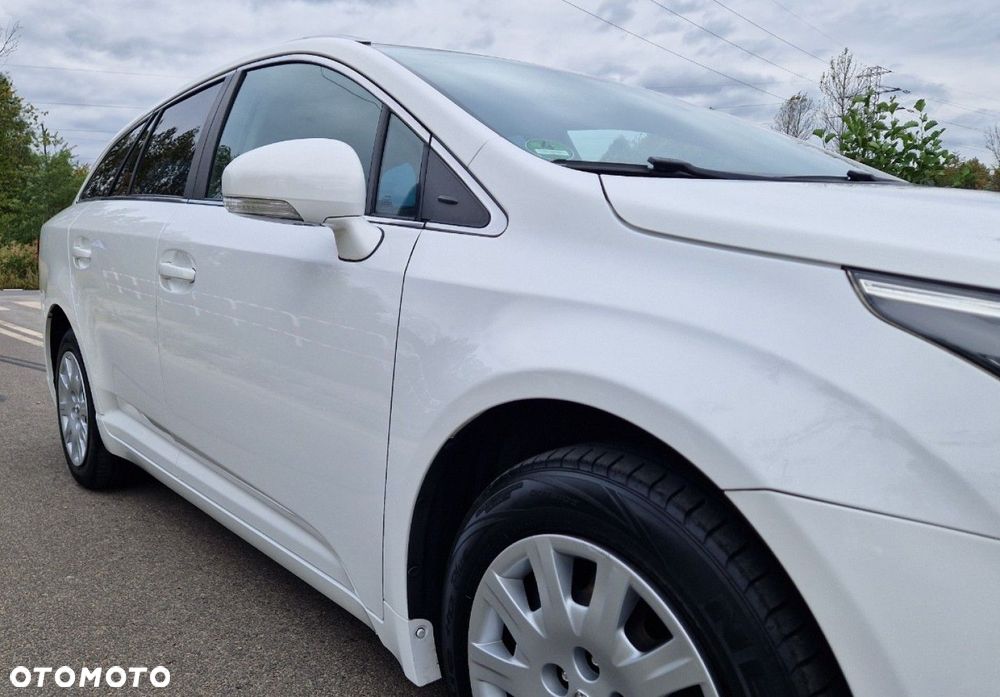 Toyota Avensis Combi 1.8 Business Edition - 17