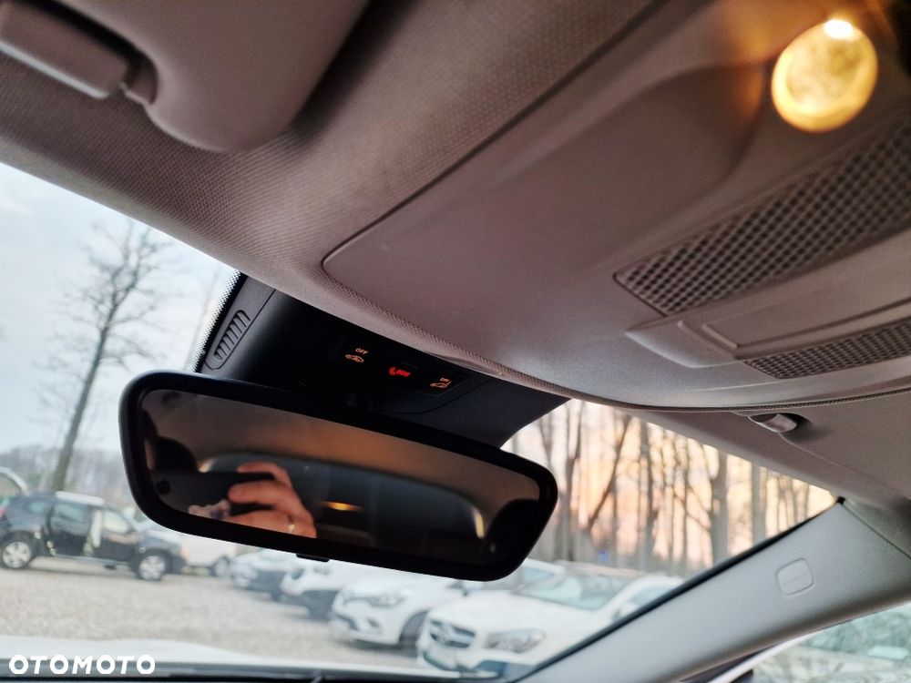 Mercedes-Benz GLA - 34