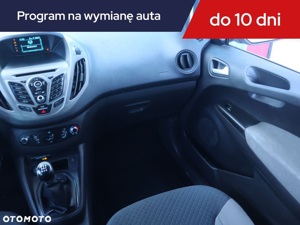 Ford Transit Courier - 10