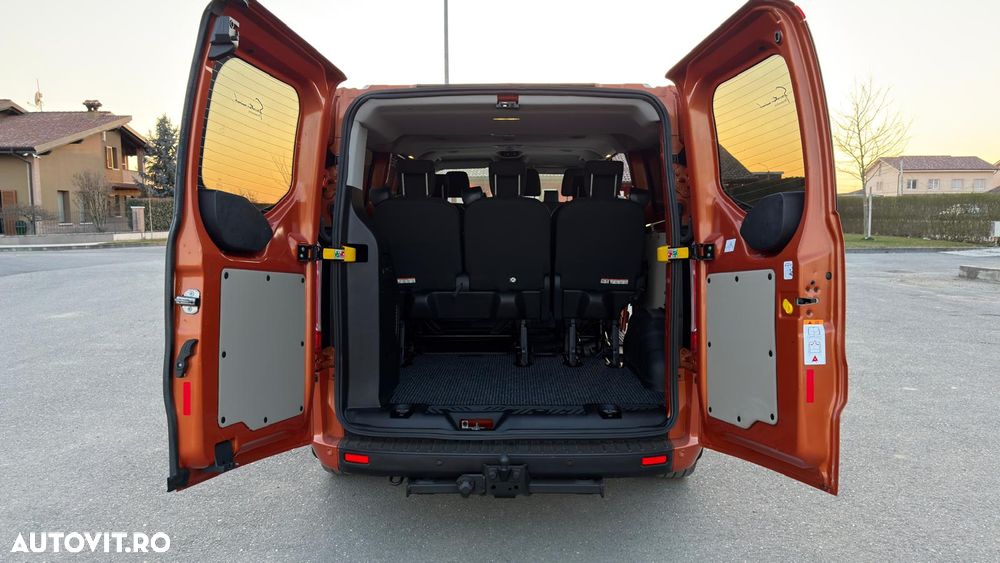 Ford Tourneo Custom - 8