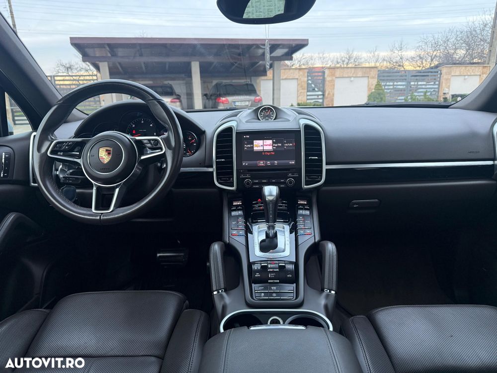 Porsche Cayenne - 23