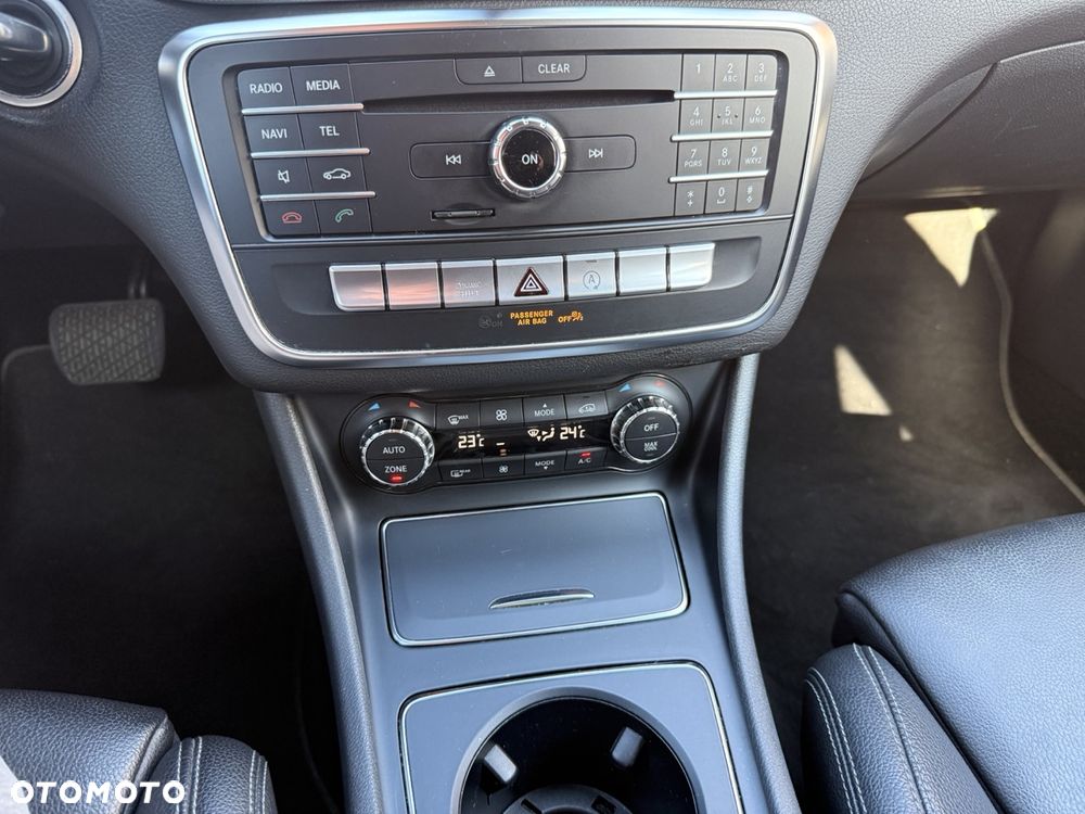 Mercedes-Benz CLA 250 7G-DCT Urban - 25