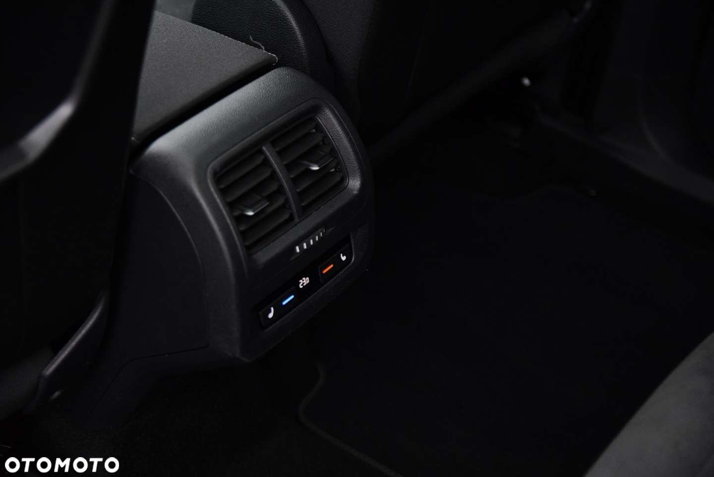 Volkswagen Touran - 28