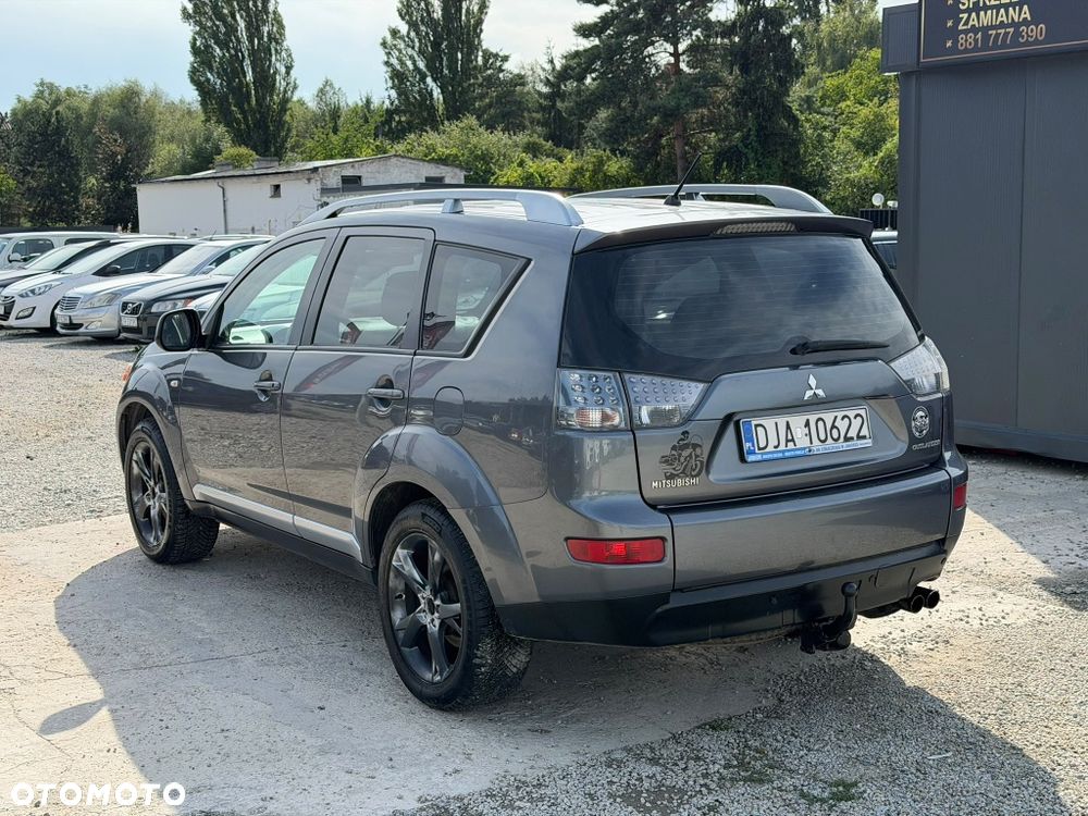 Mitsubishi Outlander - 4