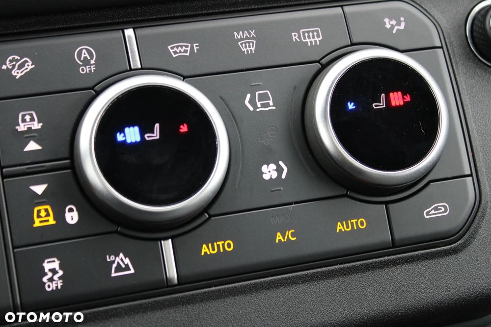 Land Rover Defender - 35