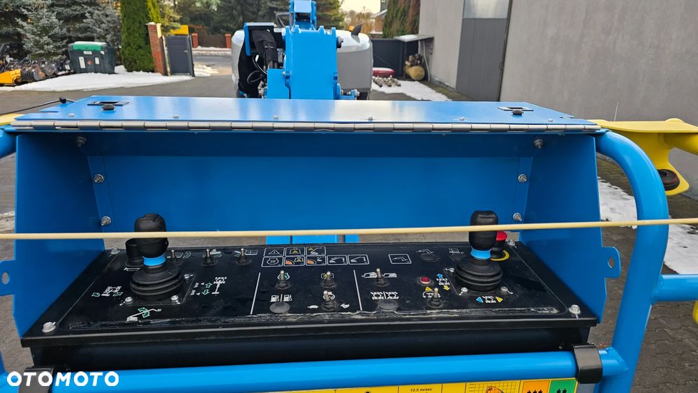 Genie S-45 TraX - 12