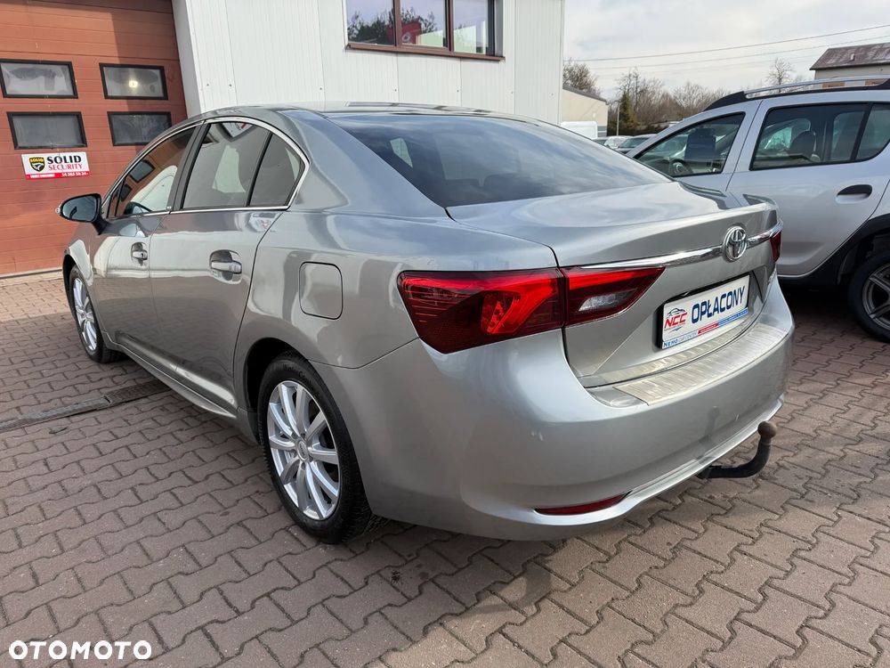 Toyota Avensis - 8