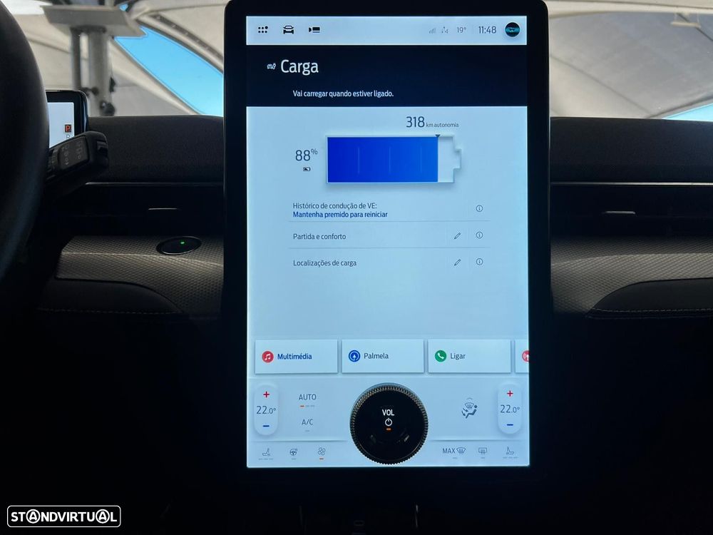 Ford Mustang Mach-E 75.7 kWh Premium AWD - 32