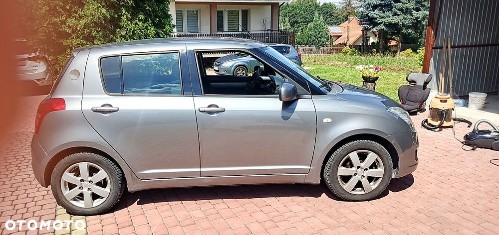 Suzuki Swift - 4