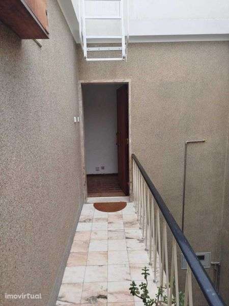 Vendo T4 em Cacilhas ( imovel p recuperar ) - Grande imagem: 4/12