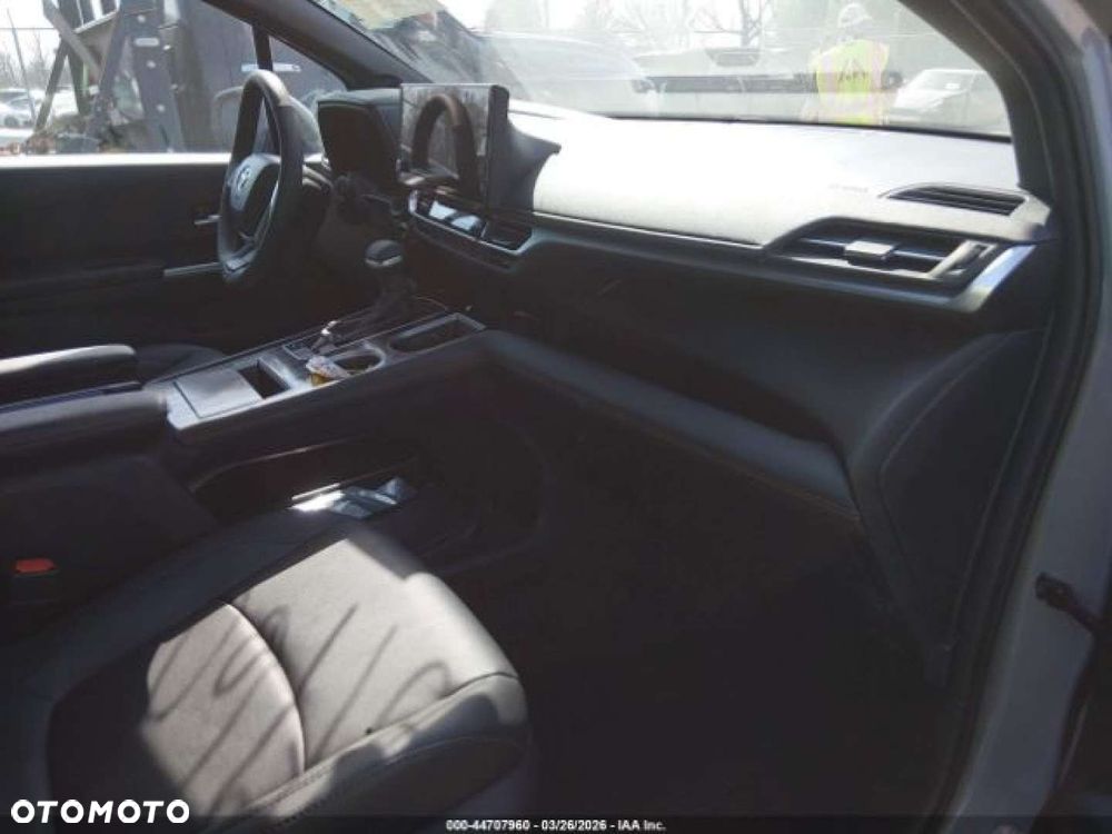 Toyota Sienna - 10
