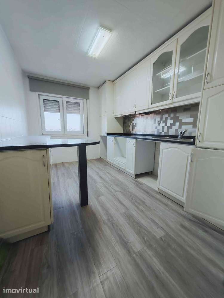 OPORTUNIDADE 147M² POR APENAS 275.000€ - Grande imagem: 2/14