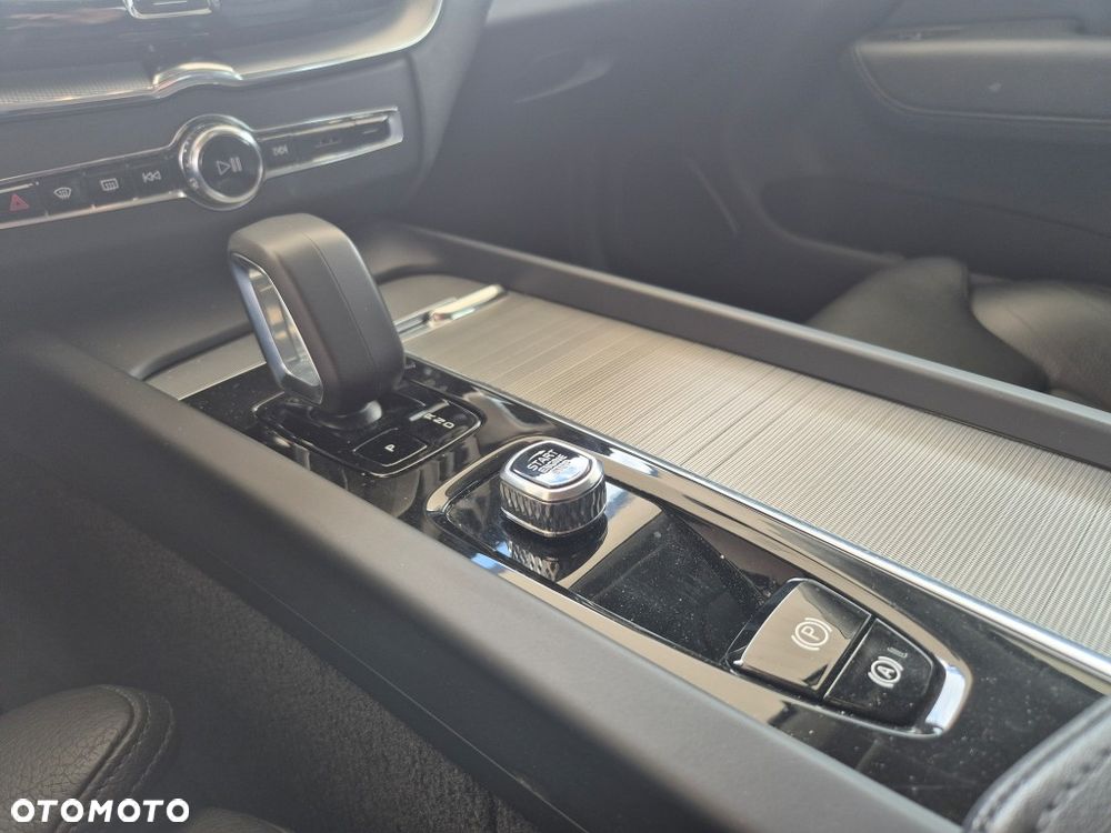 Volvo XC 60 B4 B Plus Bright - 14