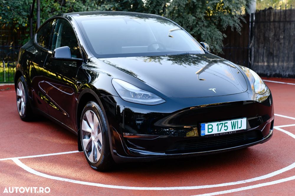 Tesla Model Y - 1