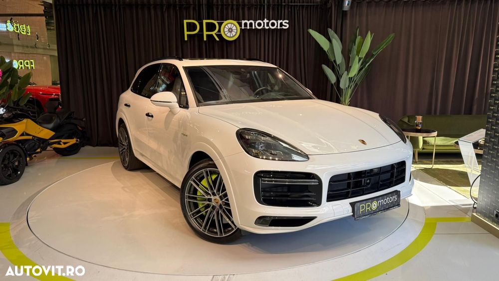 Porsche Cayenne - 1