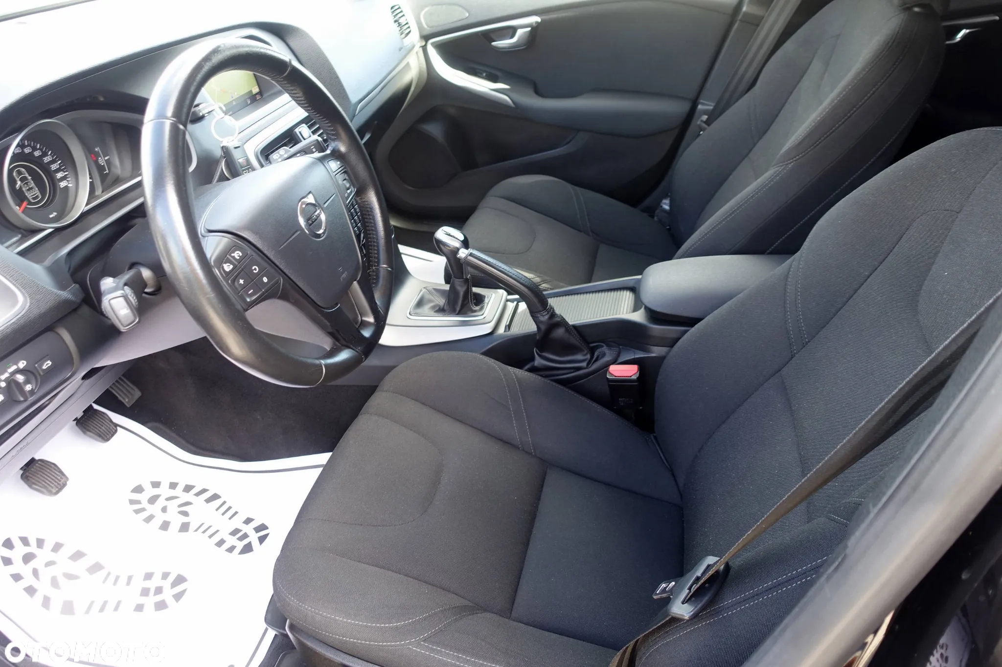 Volvo V40 D2 Momentum - 9