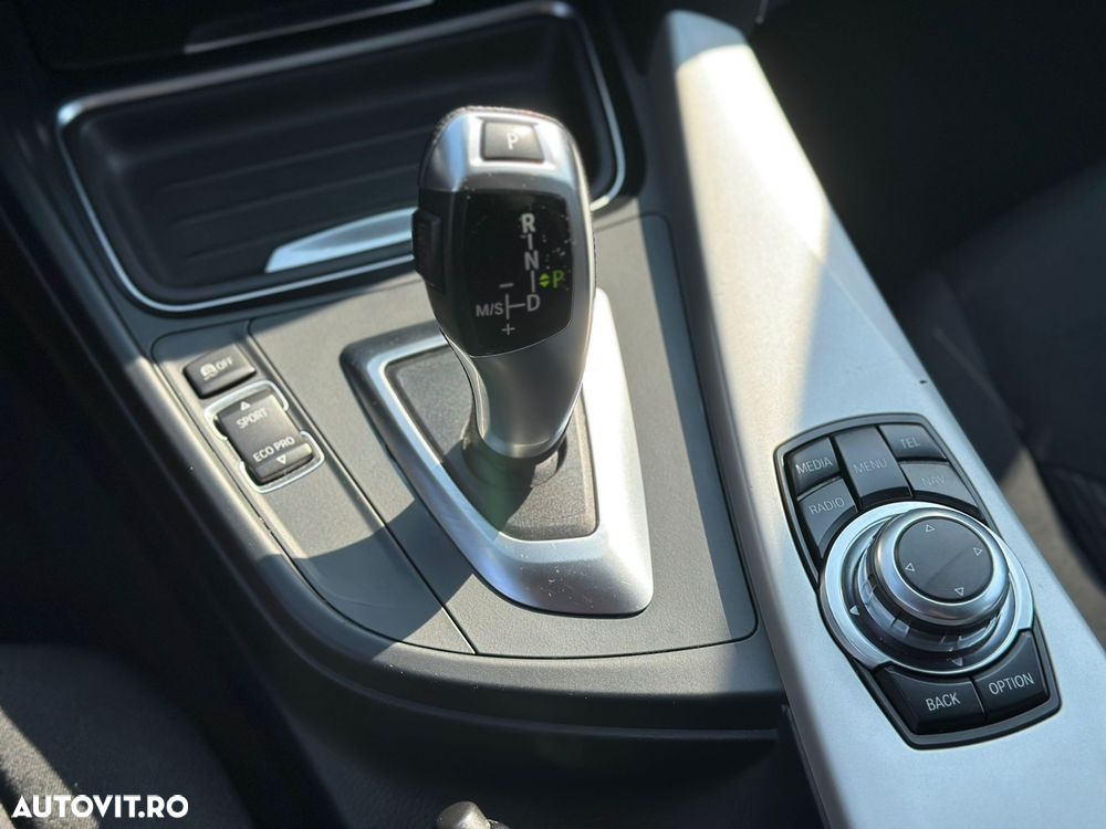 BMW Seria 3 318d Aut. - 28