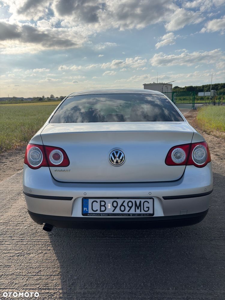 Volkswagen Passat 1.6 Comfortline - 9