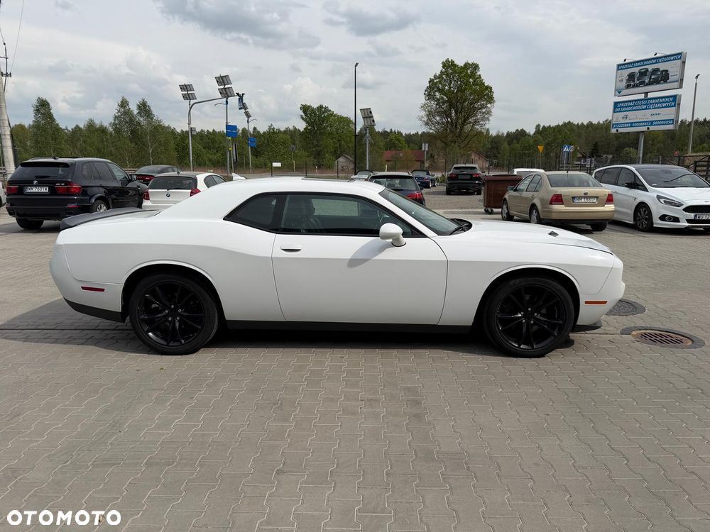 Dodge Challenger - 8