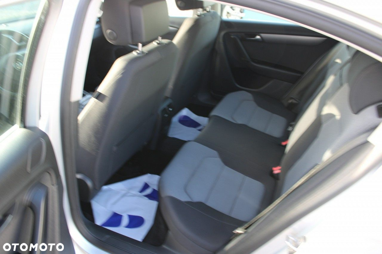Volkswagen Passat - 26