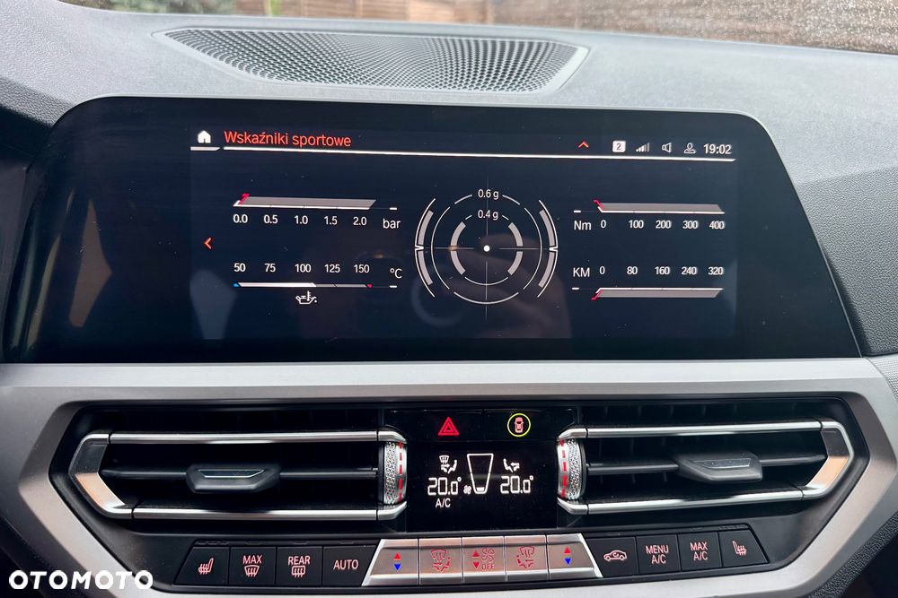 BMW Seria 3 330i Sport Line - 30