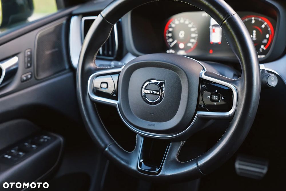 Volvo XC 60 B5 D AWD R-Design - 30