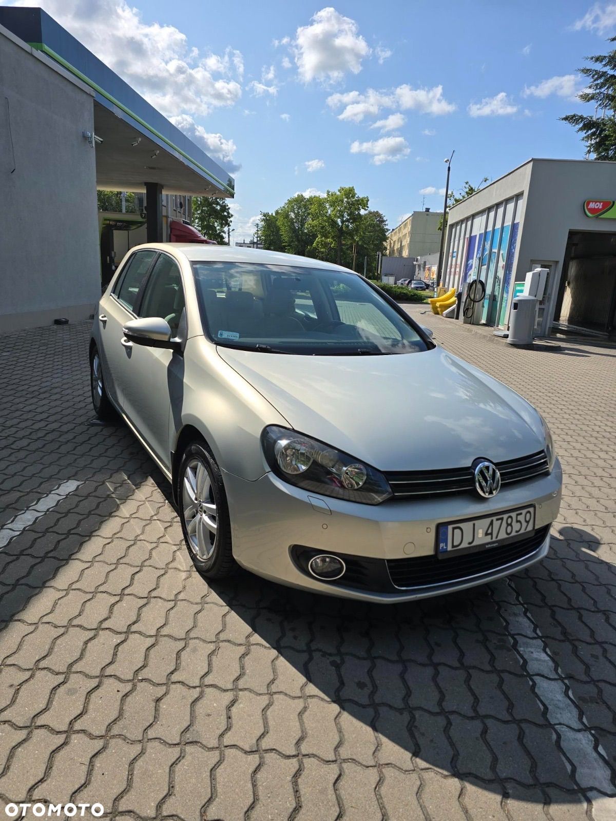 Volkswagen Golf - 1