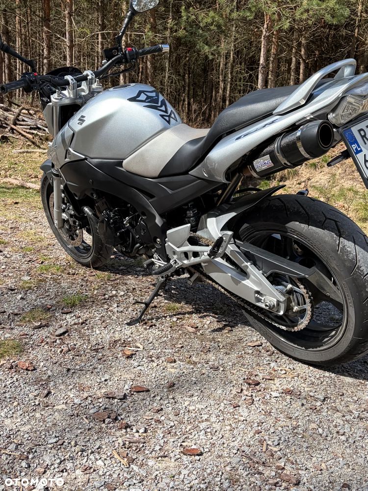 Suzuki GSR - 5