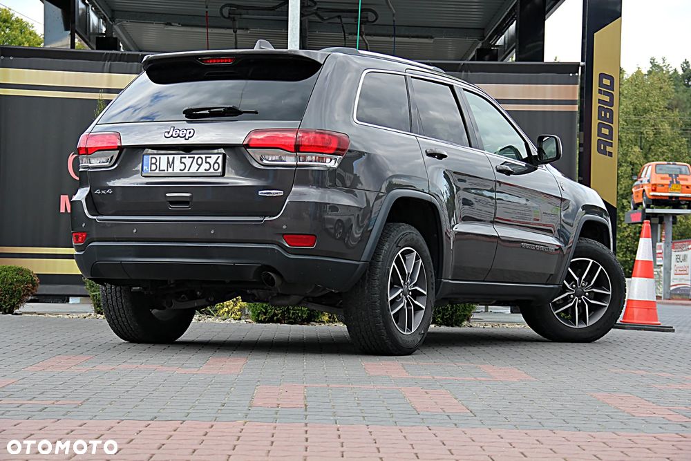 Jeep Grand Cherokee - 16