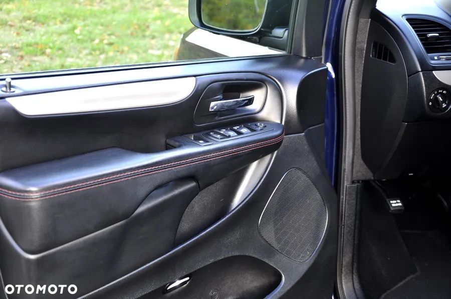Dodge Grand Caravan - 23
