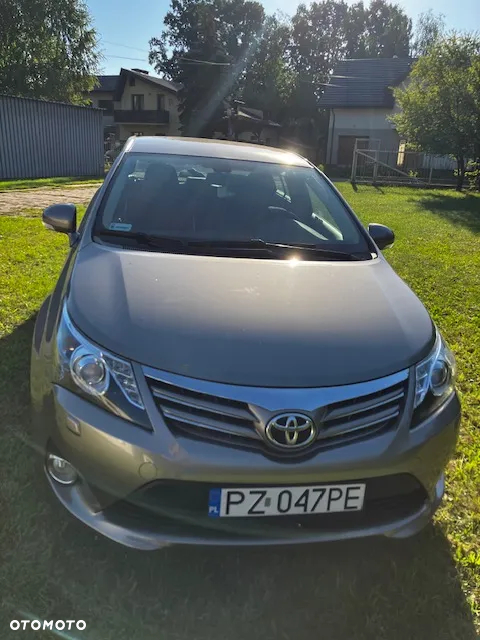 Toyota Avensis 2.0 Premium - 8