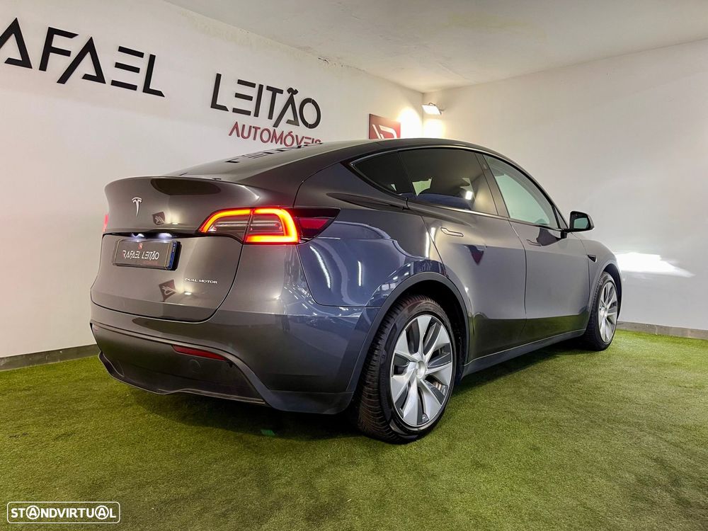 Tesla Model Y Long Range Dual Motor AWD - 9