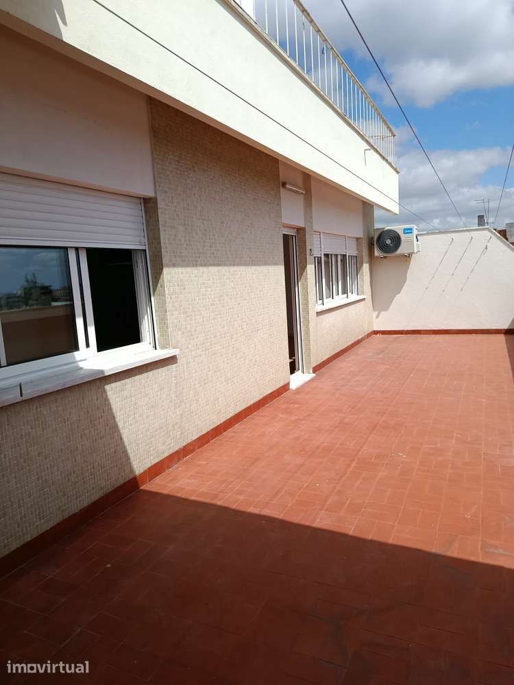 T2 PENTHOUSE ao metro de Alameda e Olaias - Grande imagem: 5/29