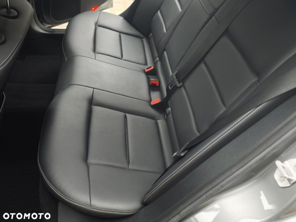 Mercedes-Benz Klasa E 250 BlueTEC 4Matic 7G-TRONIC Avantgarde - 15