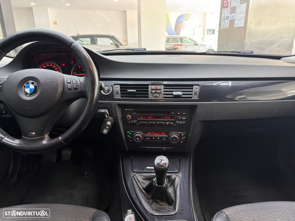 BMW 318 d Pack M - 17
