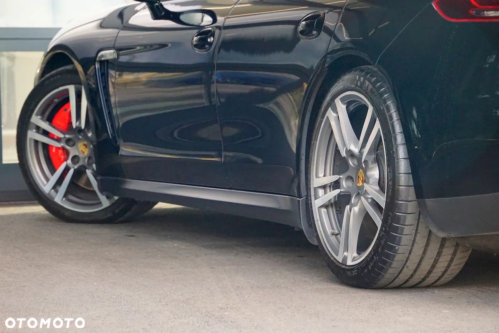 Porsche Panamera GTS PDK - 13