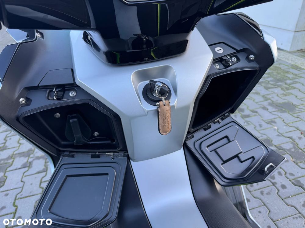 BMW CE 04 - 29