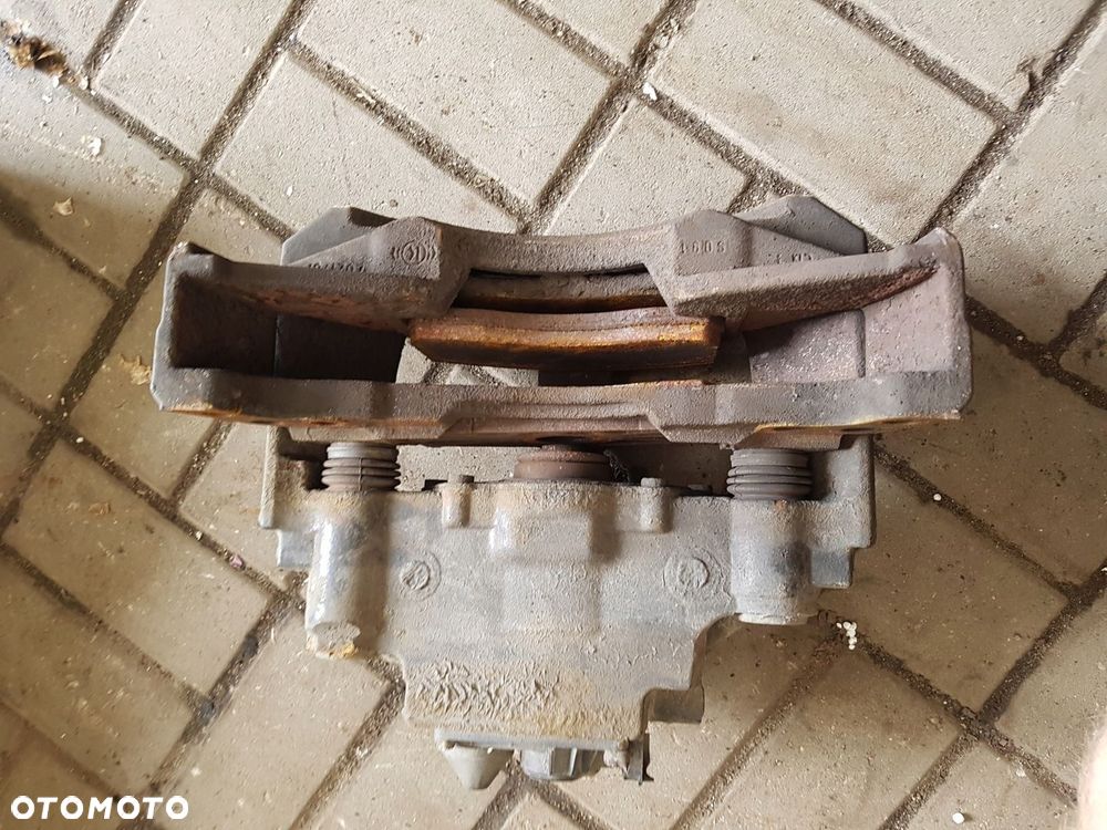 ZACISK HAMULCOWY LEWY TYŁ MAN TGL 17,5 EURO 6 - 3