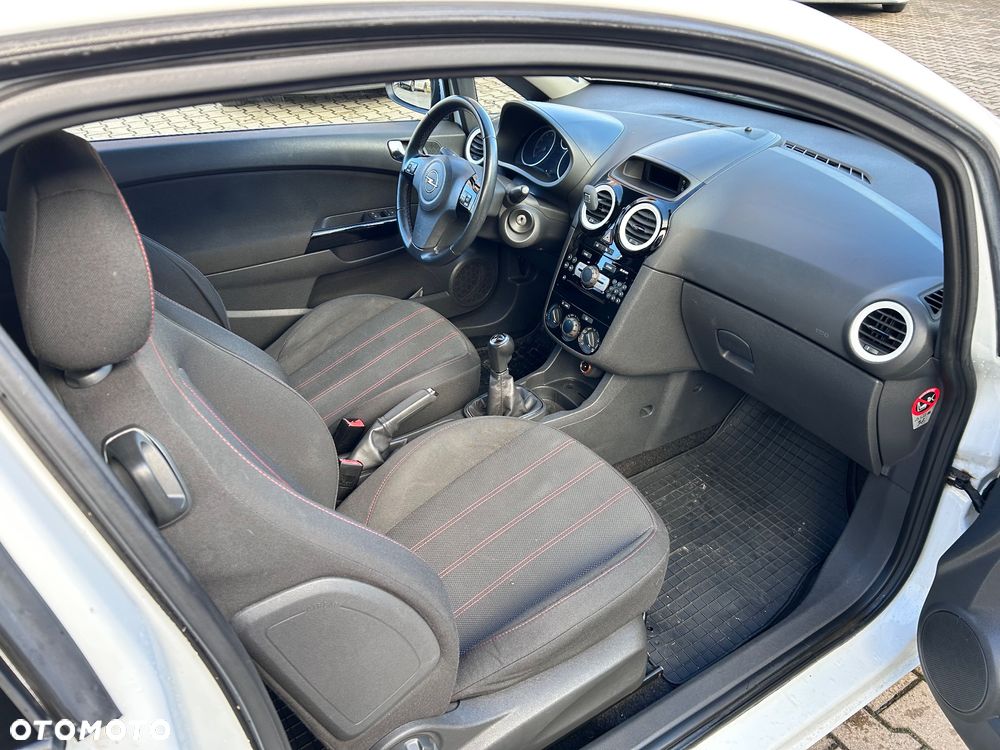 Opel Corsa 1.2 16V Cosmo - 11