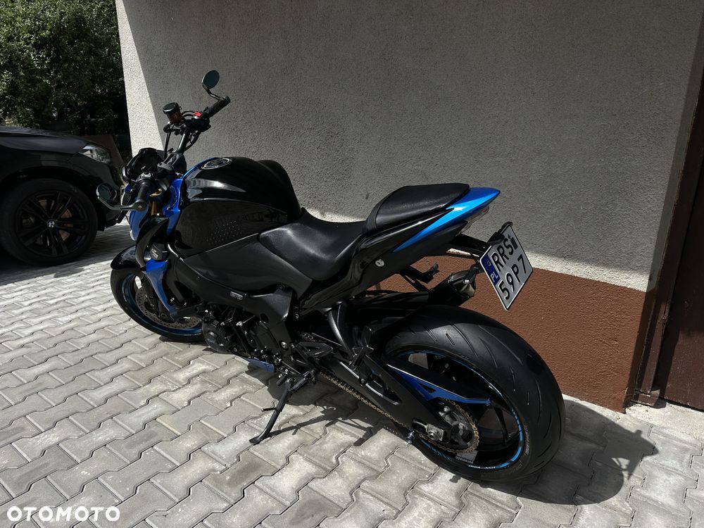 Suzuki GSX - 26
