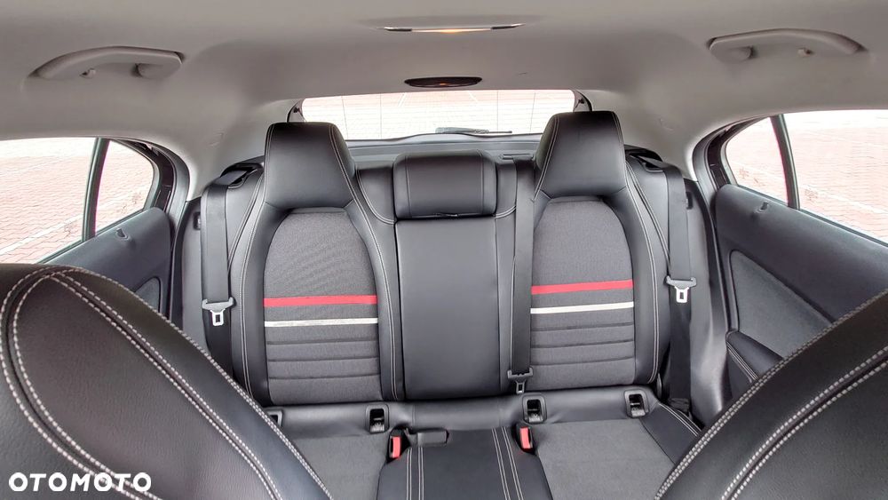 Mercedes-Benz Klasa A 180 (BlueEFFICIENCY) - 28