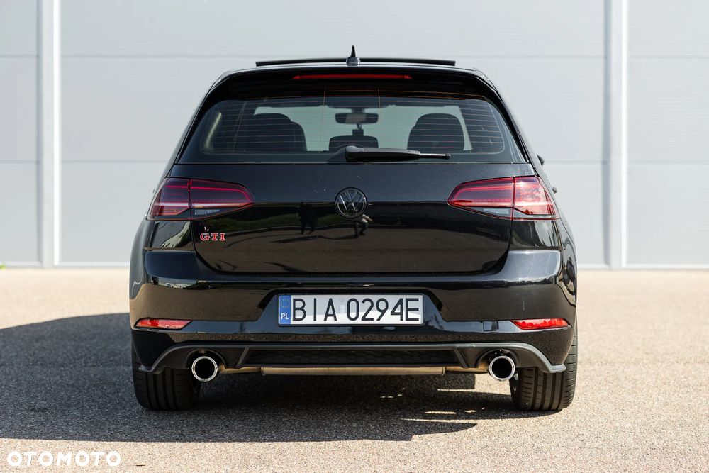 Volkswagen Golf - 26